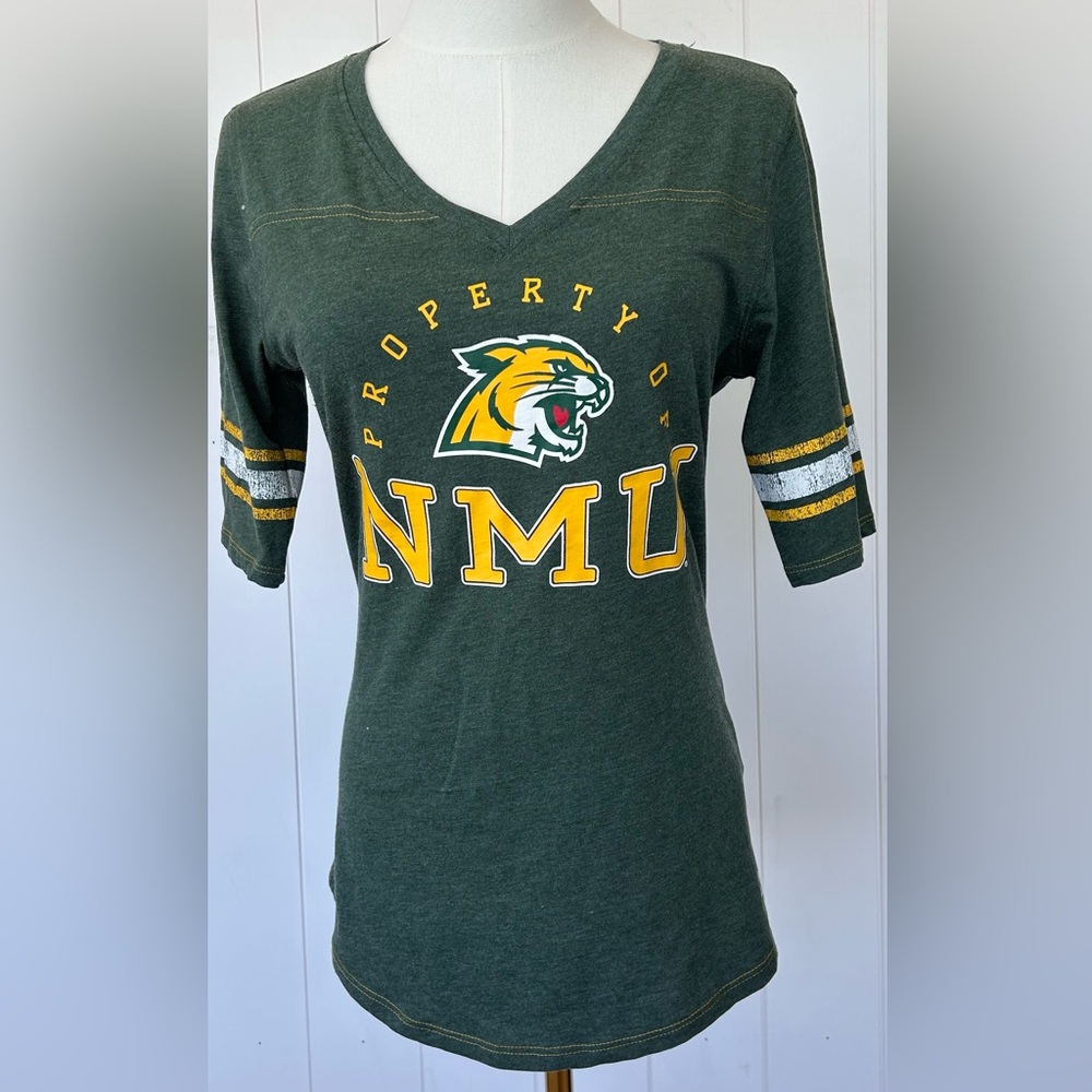Russell Brand Women’s Northern Michigan University V-Neck Tee Size Medium‎